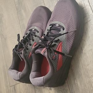 Brooks gray and red size 9